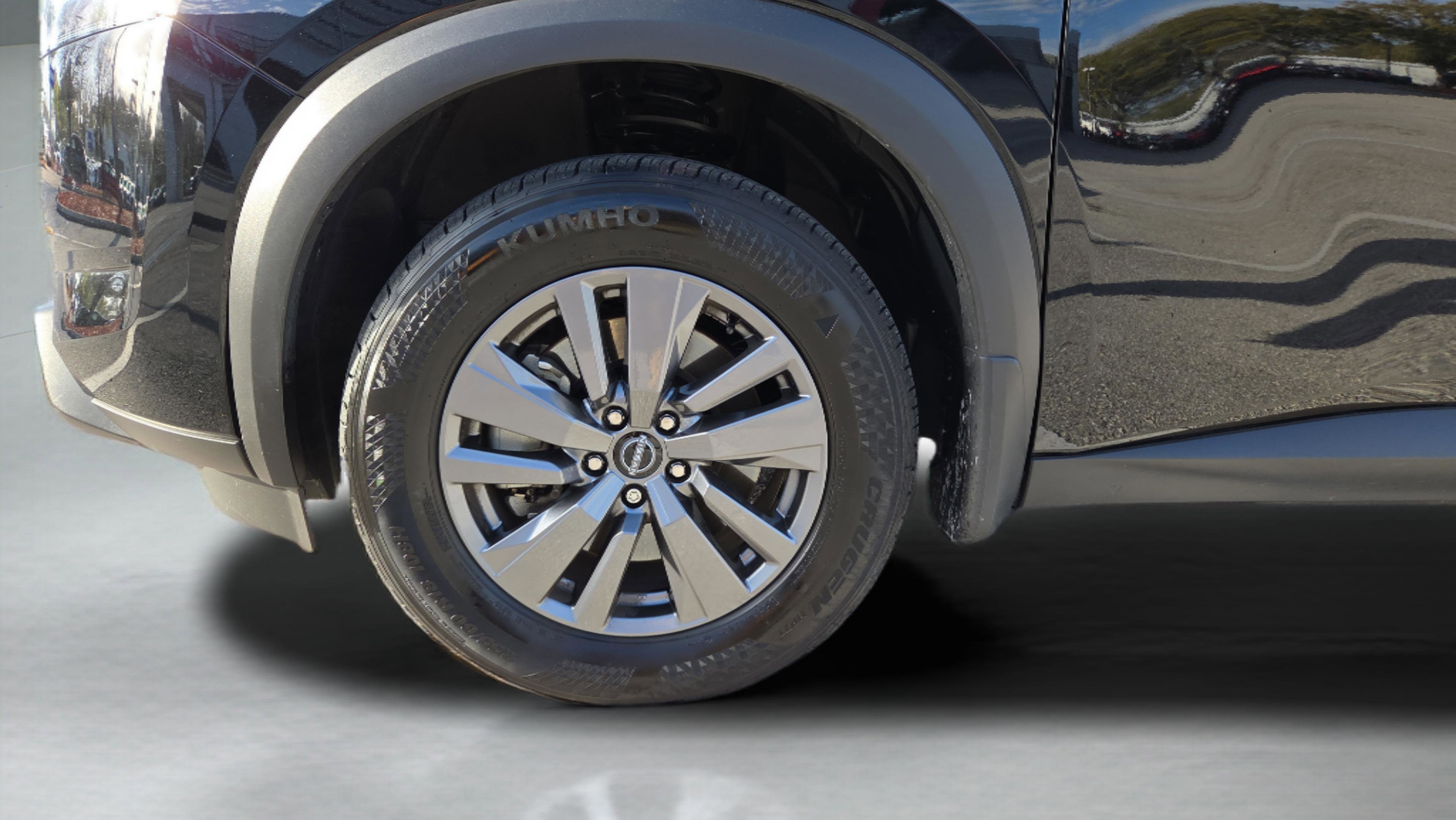 Certified 2025 Nissan Pathfinder SV image 10