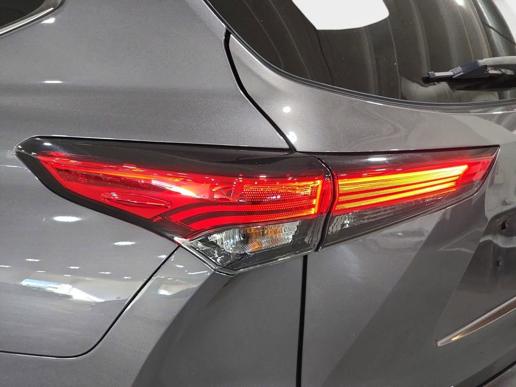 Used 2022 Toyota Highlander LE image 31
