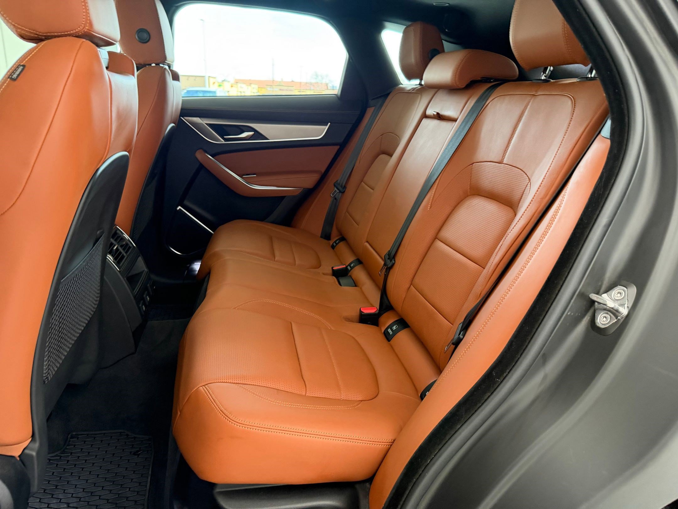 Used 2024 Jaguar F-PACE R-Dynamic S image 14