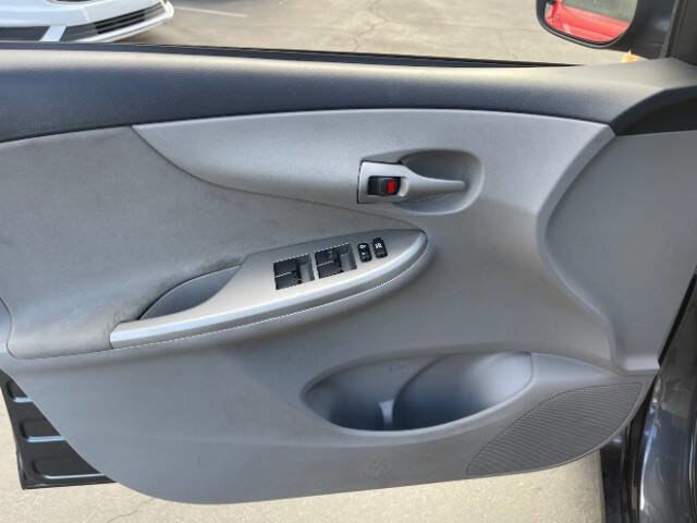 Used 2011 Toyota Corolla LE image 9