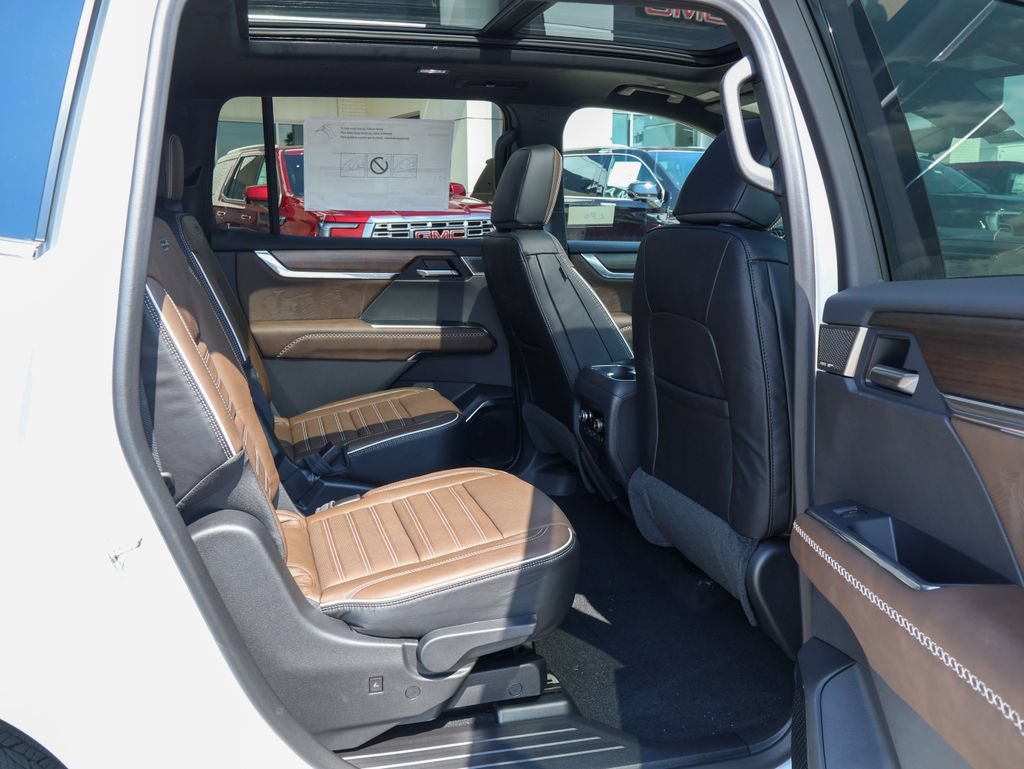 New 2027 GMC Acadia Denali Ultimate w/ LPO, Floor Liner Package AWD/4WD image 38