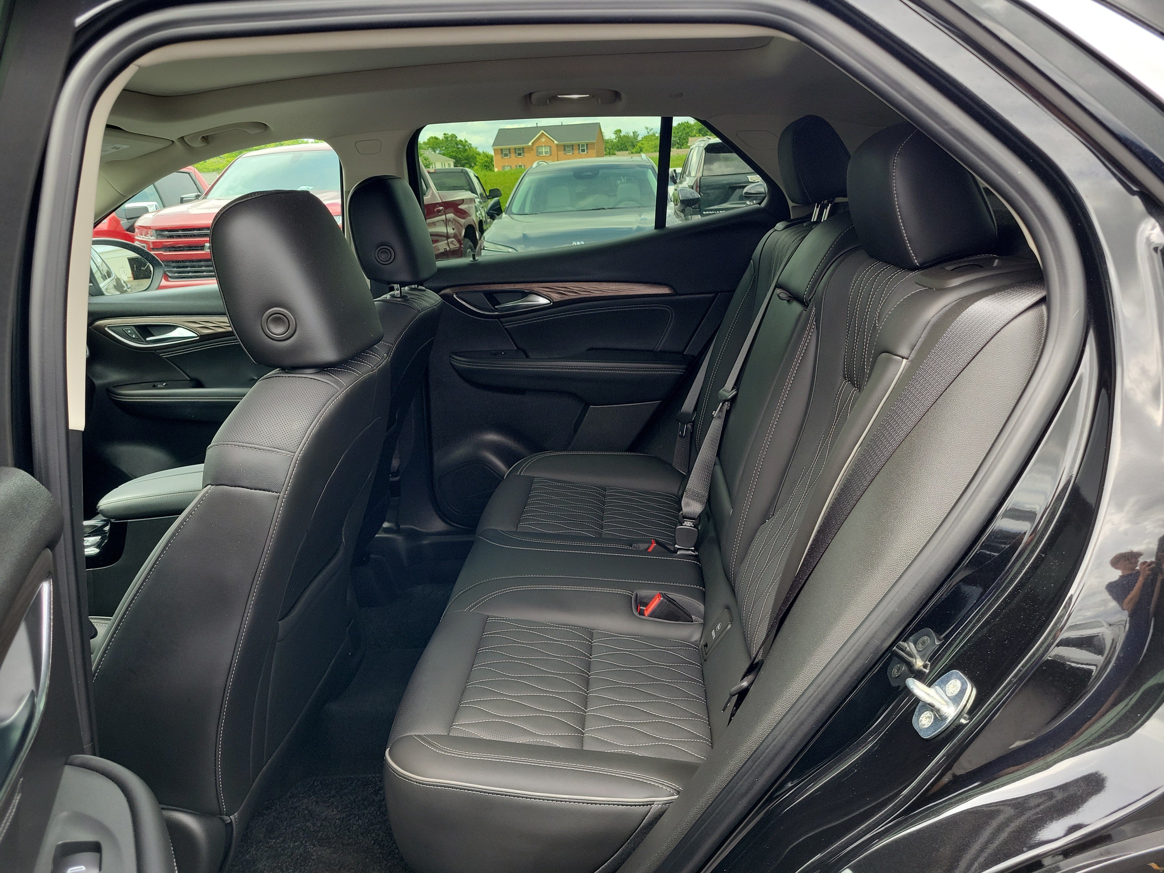 Used 2022 Buick Envision Avenir w/ Technology Package II FWD image 13