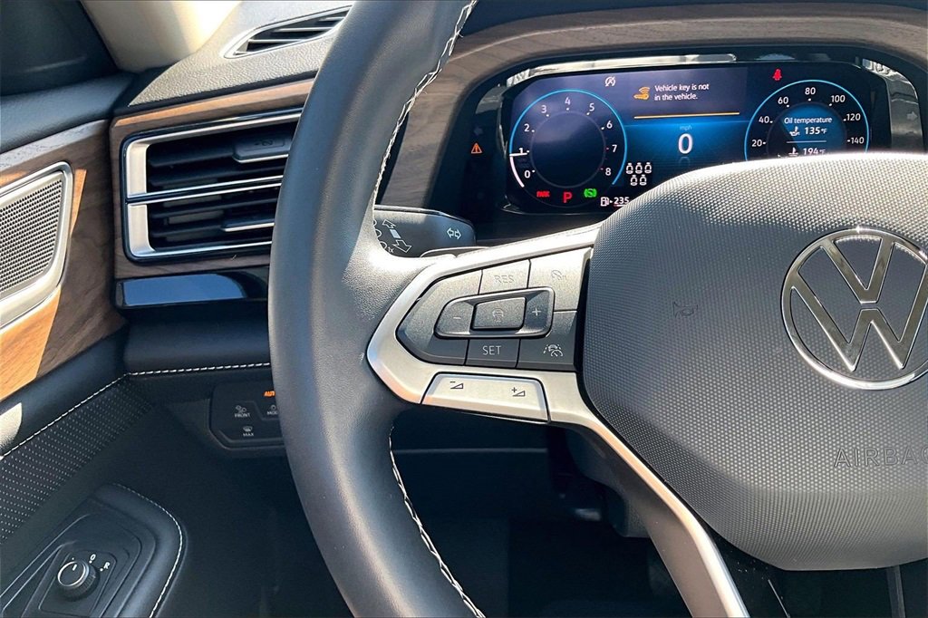 Certified 2025 Volkswagen Atlas SE w/ Black Wheel Package image 24