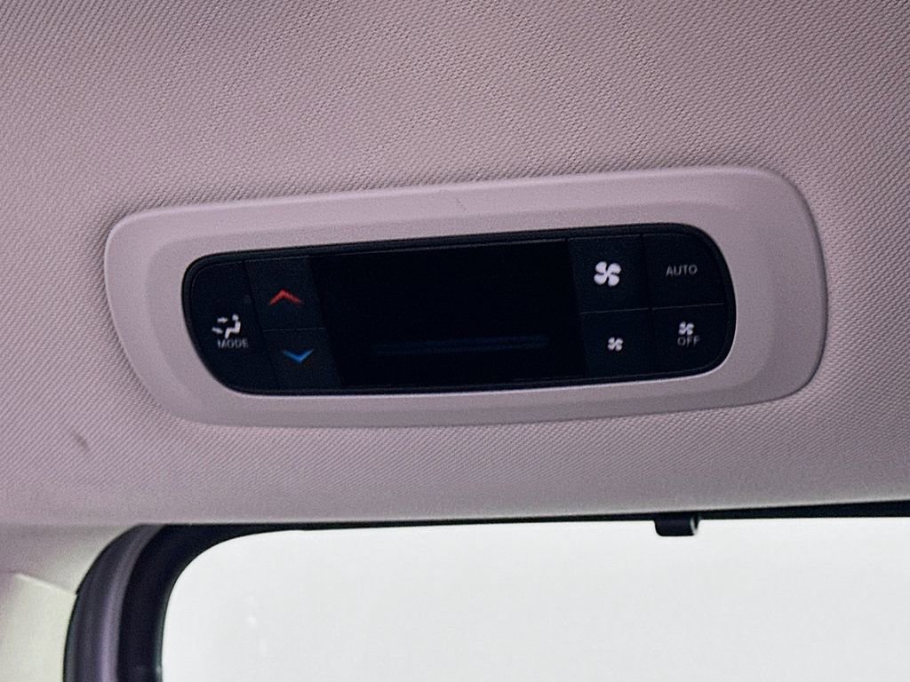 Used 2024 Chrysler Pacifica Touring-L FWD image 37