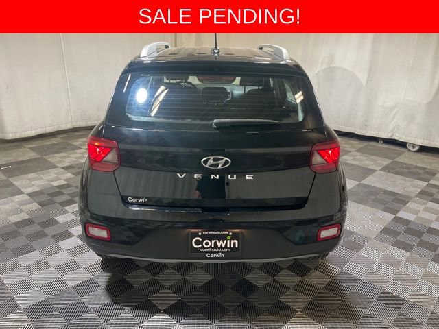 Used 2025 Hyundai Venue SEL image 4