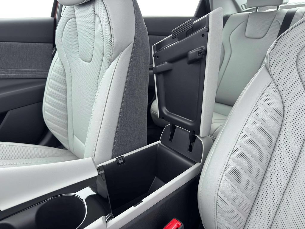 New 2026 Hyundai Elantra Limited FWD image 18