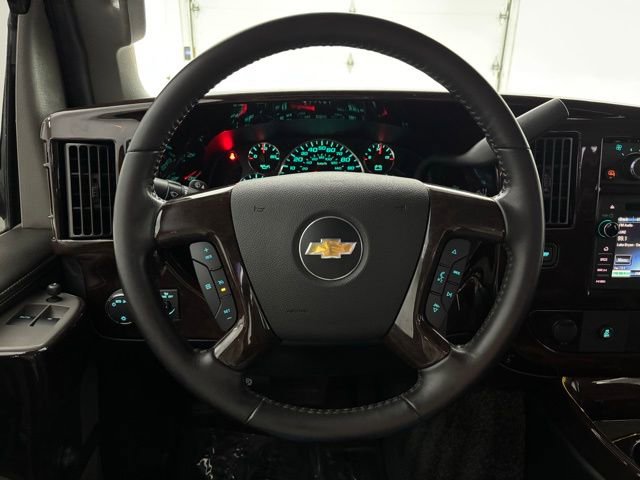 Used 2017 Chevrolet Express 2500 Extended image 31