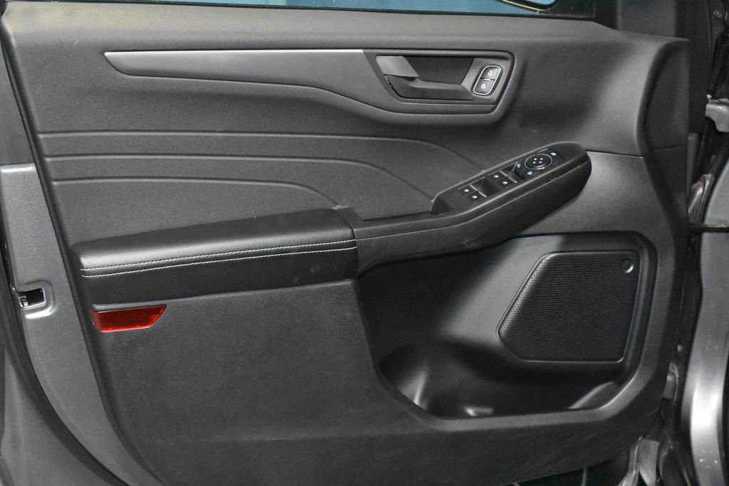 Used 2025 Ford Escape Active AWD/4WD image 4