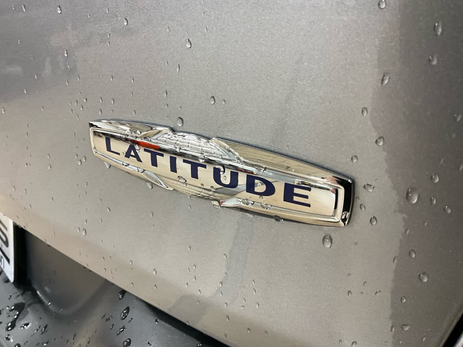 Used 2017 Jeep Cherokee Latitude AWD/4WD image 24