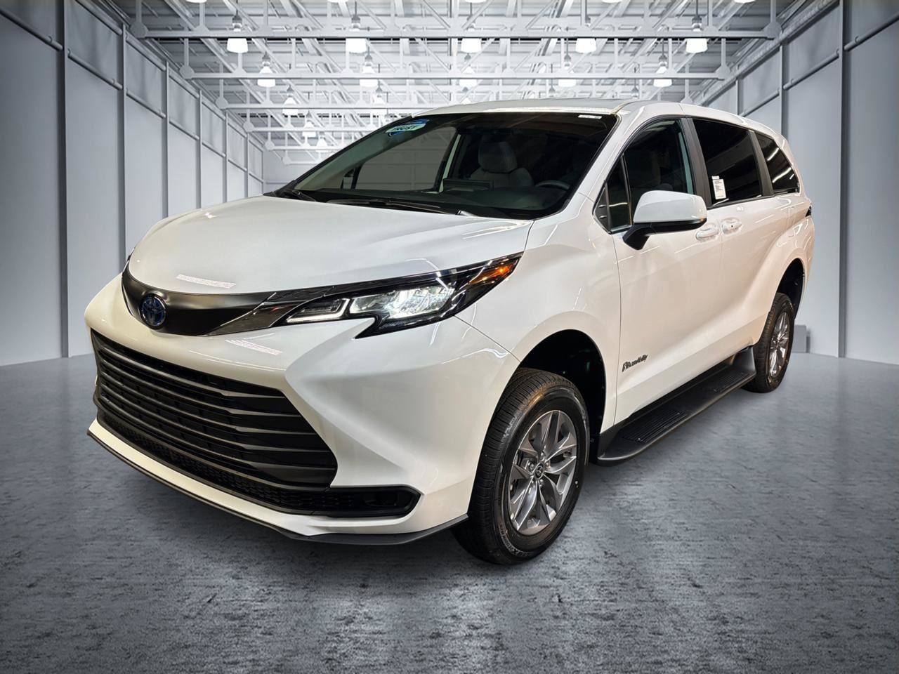 Used 2025 Toyota Sienna LE