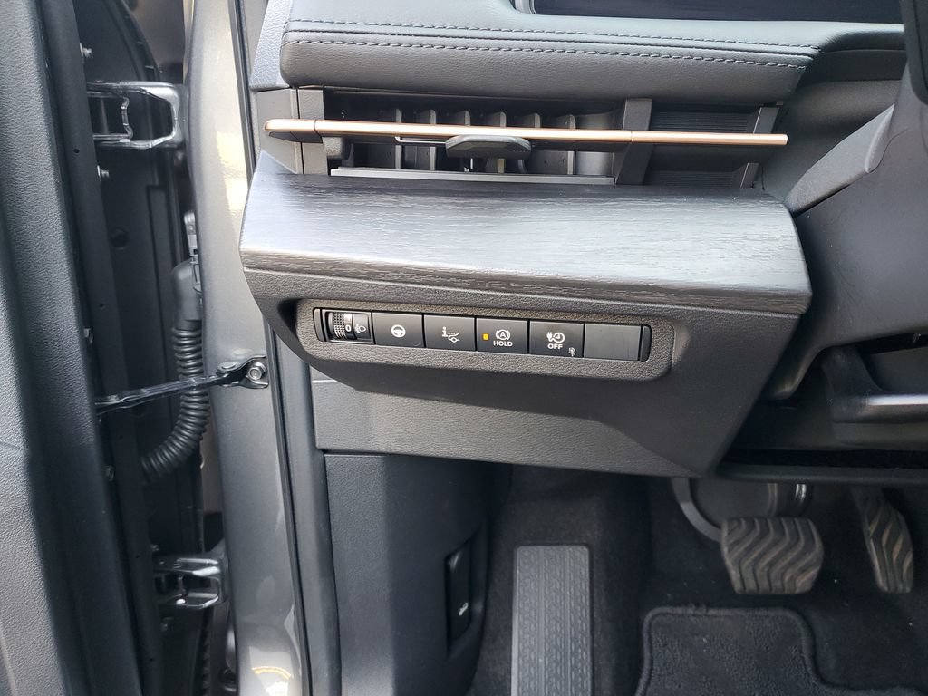 Used 2025 Nissan Ariya FWD image 23