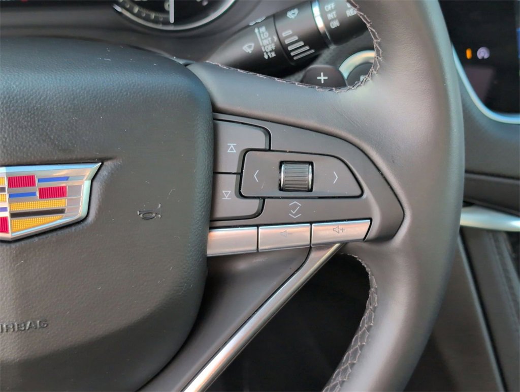 Used 2025 Cadillac XT6 Luxury image 11