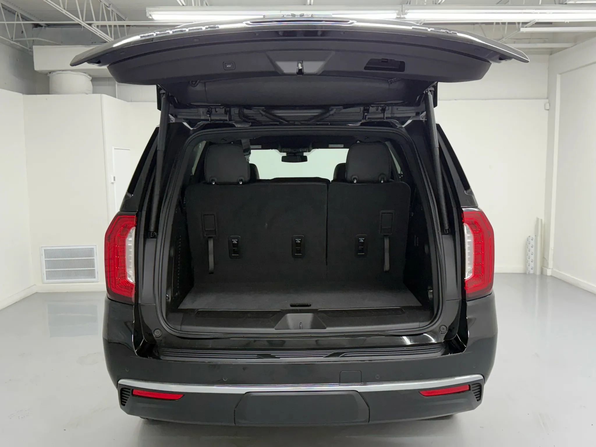 Used 2024 GMC Yukon SLT image 63