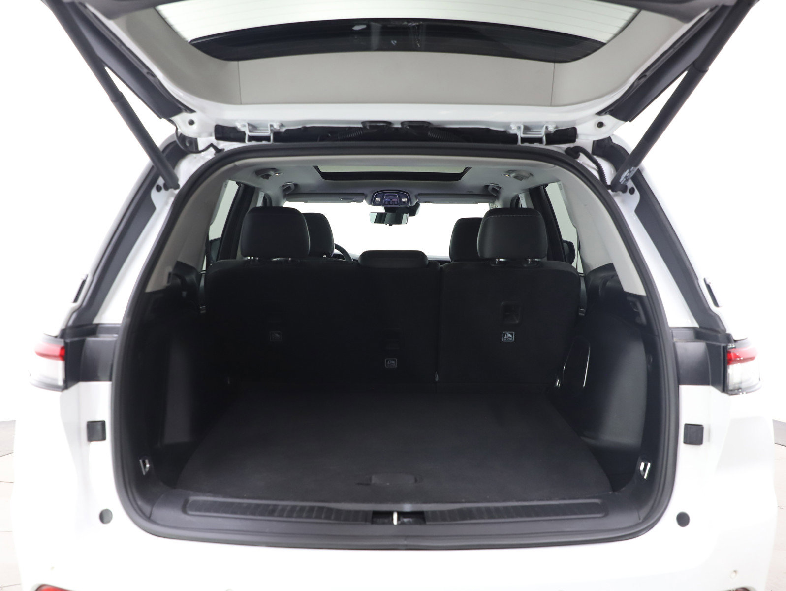 Used 2023 Jeep Grand Cherokee 4WD 4xe w/ Luxury Tech Group II image 15