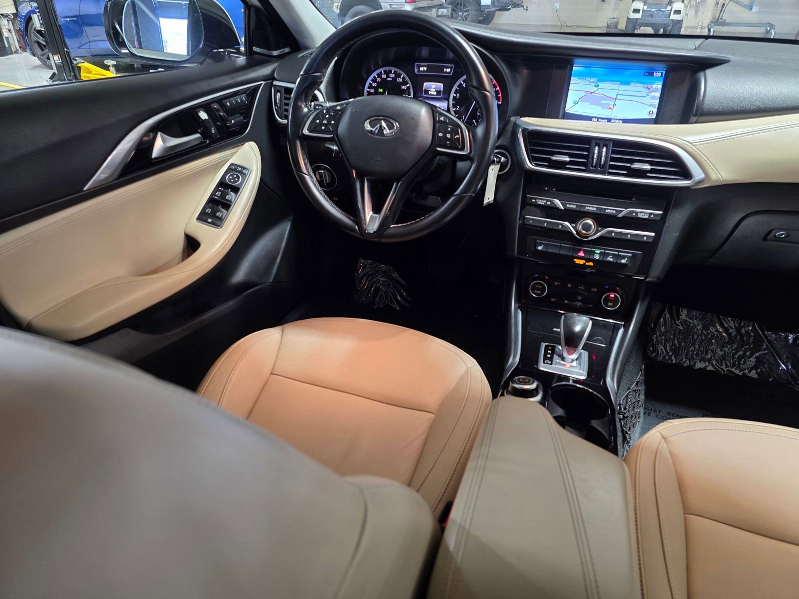 Used 2017 INFINITI QX30 Premium w/ Navigation Package FWD image 19