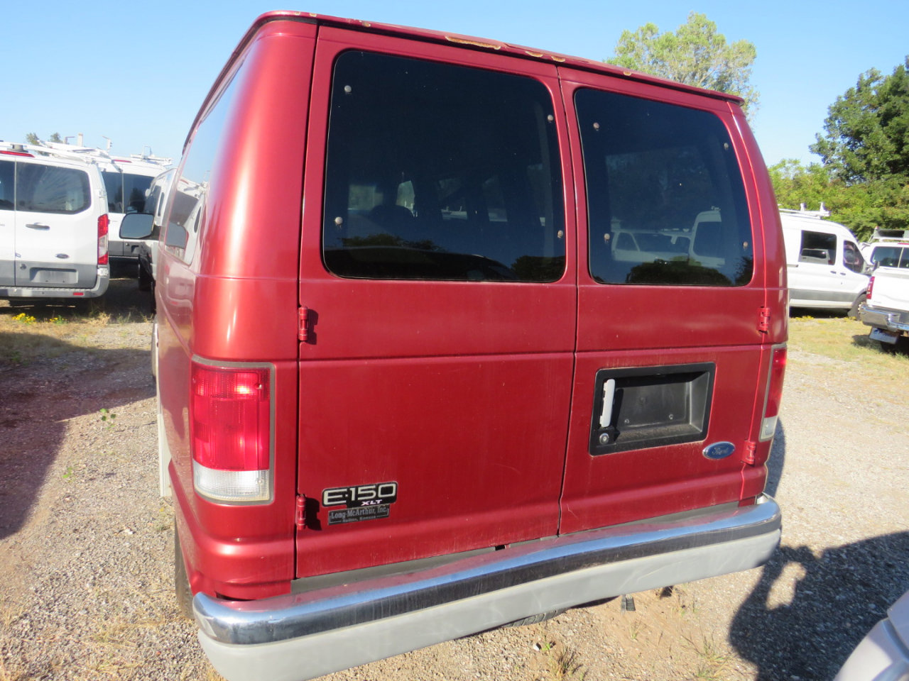 Used 1999 Ford E-150 and Econoline 150 Wagon RWD image 6