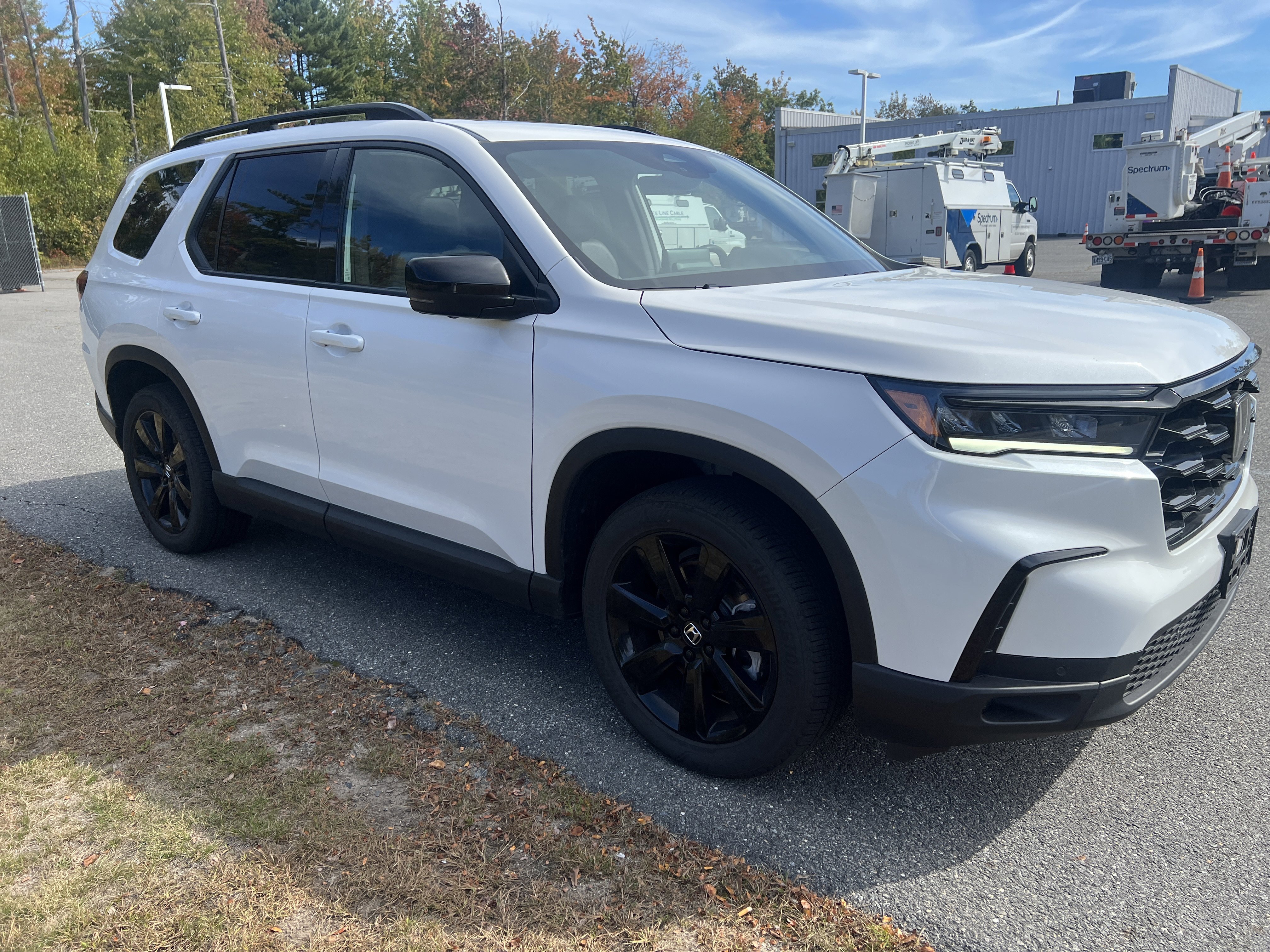 Used 2025 Honda Pilot Black Edition image 3