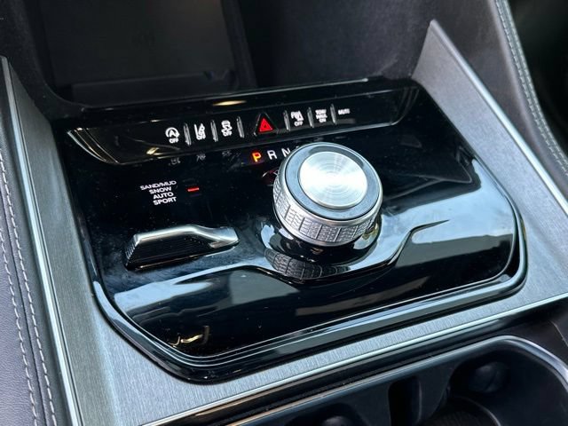 Used 2025 Jeep Wagoneer L Series II w/ Premium Group I AWD/4WD image 5