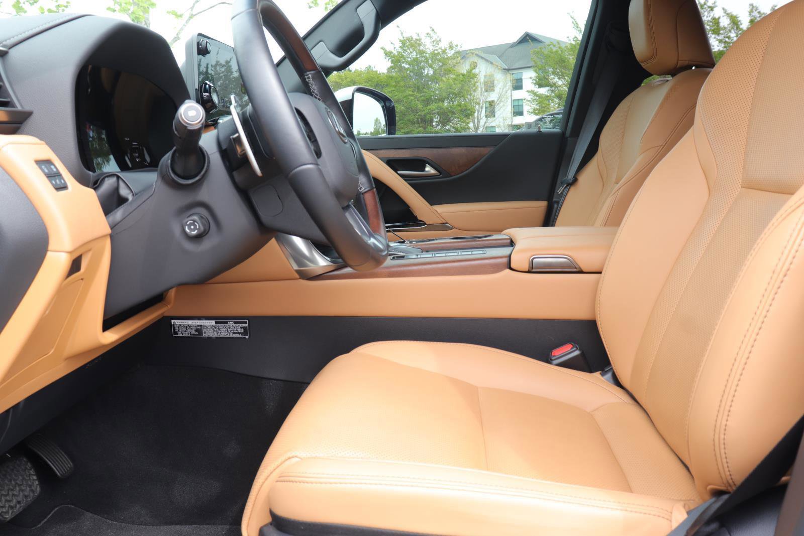 Used 2024 Lexus LX 600 4WD w/ Luxury Package image 12