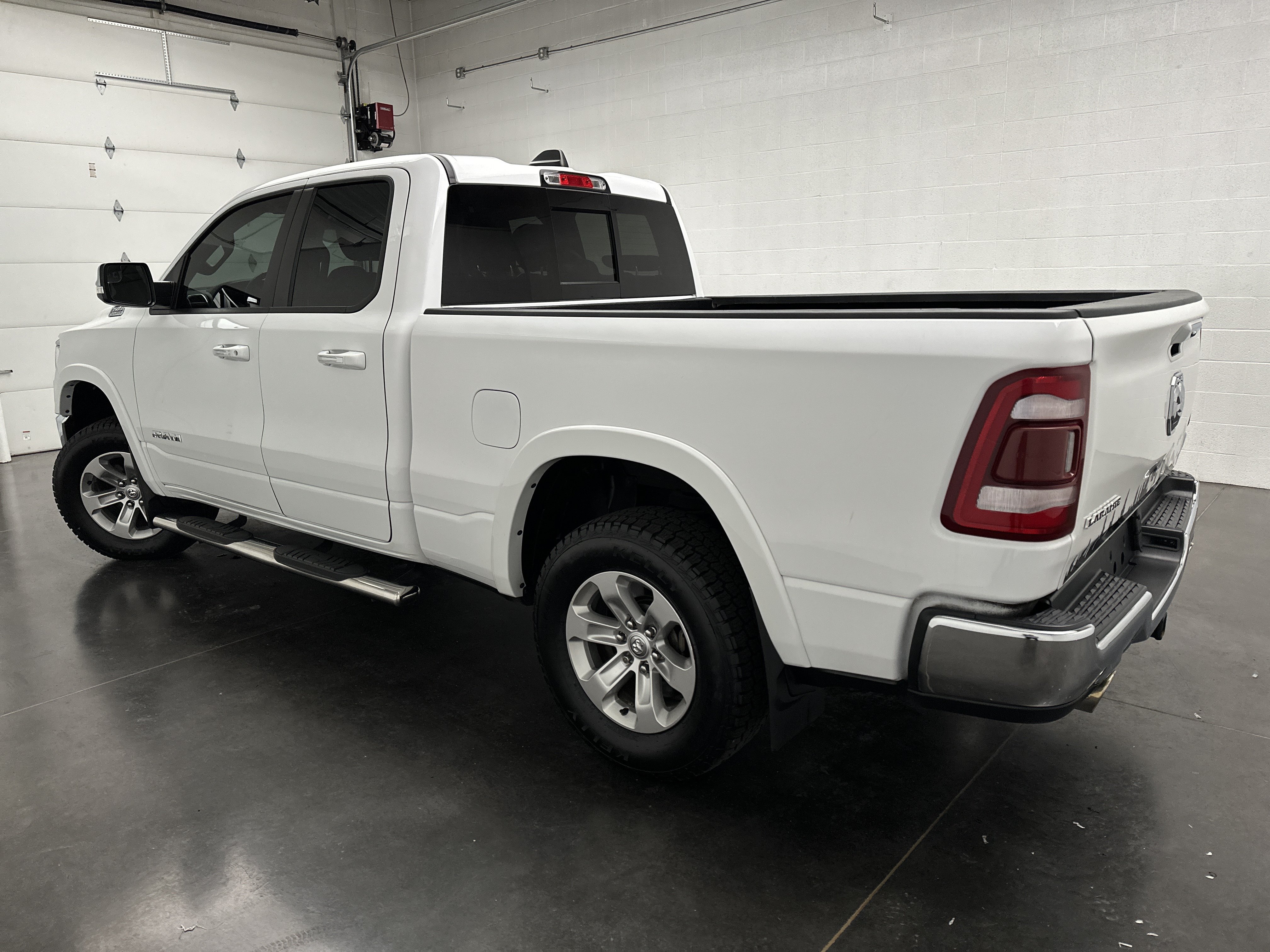 Used 2020 RAM 1500 Laramie AWD/4WD image 7