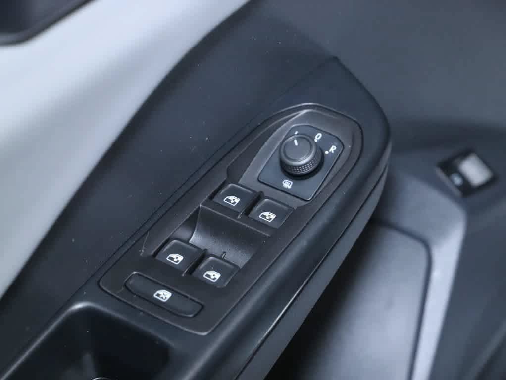 Certified 2023 Volkswagen Taos SE w/ Panoramic Sunroof Package AWD/4WD image 17