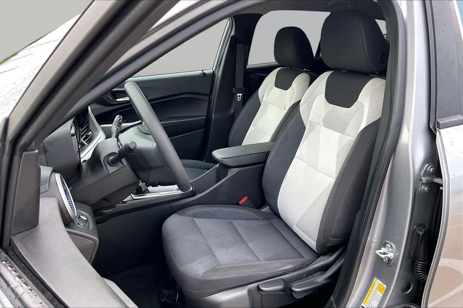 Used 2025 Chevrolet Trax LS w/ LS Convenience Package FWD image 8