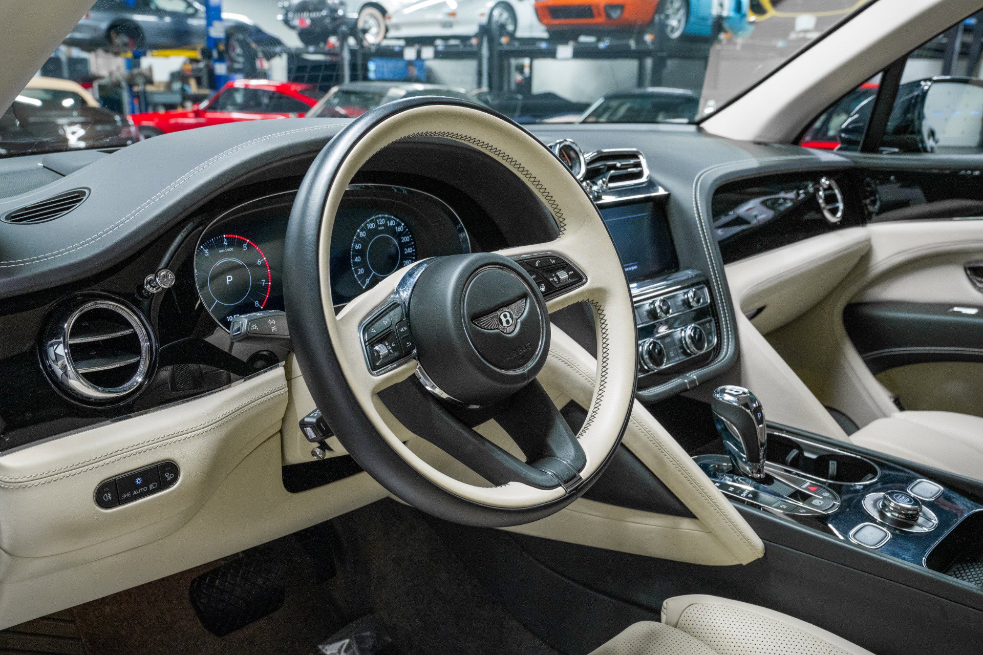 Used 2024 Bentley Bentayga Extended Wheelbase image 12