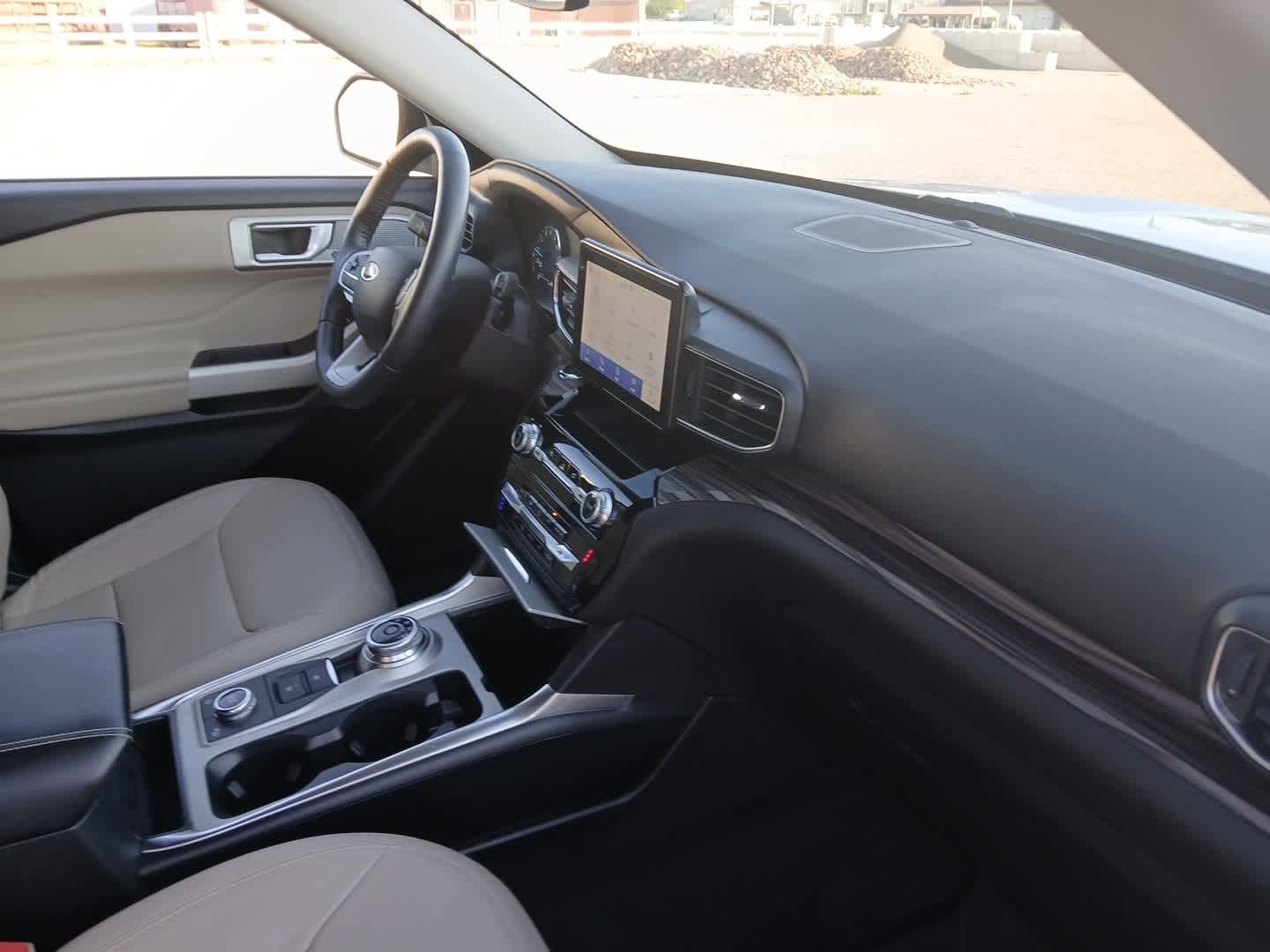 Used 2023 Ford Explorer Limited AWD/4WD image 47