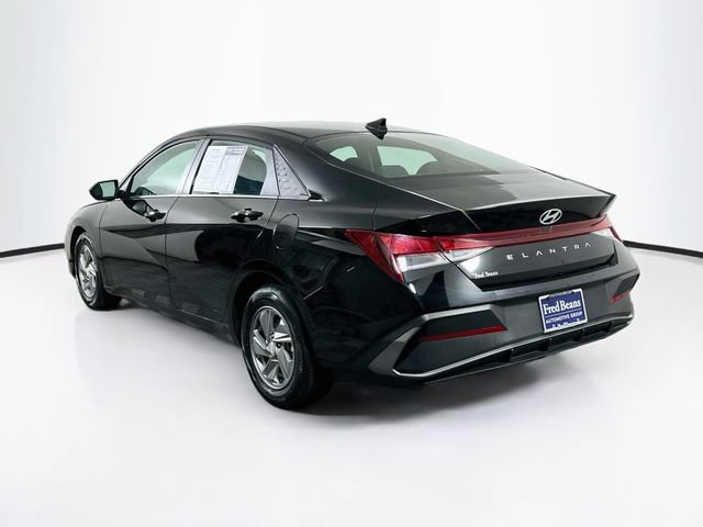 Certified 2026 Hyundai Elantra SE w/ Cargo Package FWD image 6