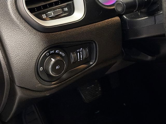 Used 2016 Jeep Renegade Latitude image 10