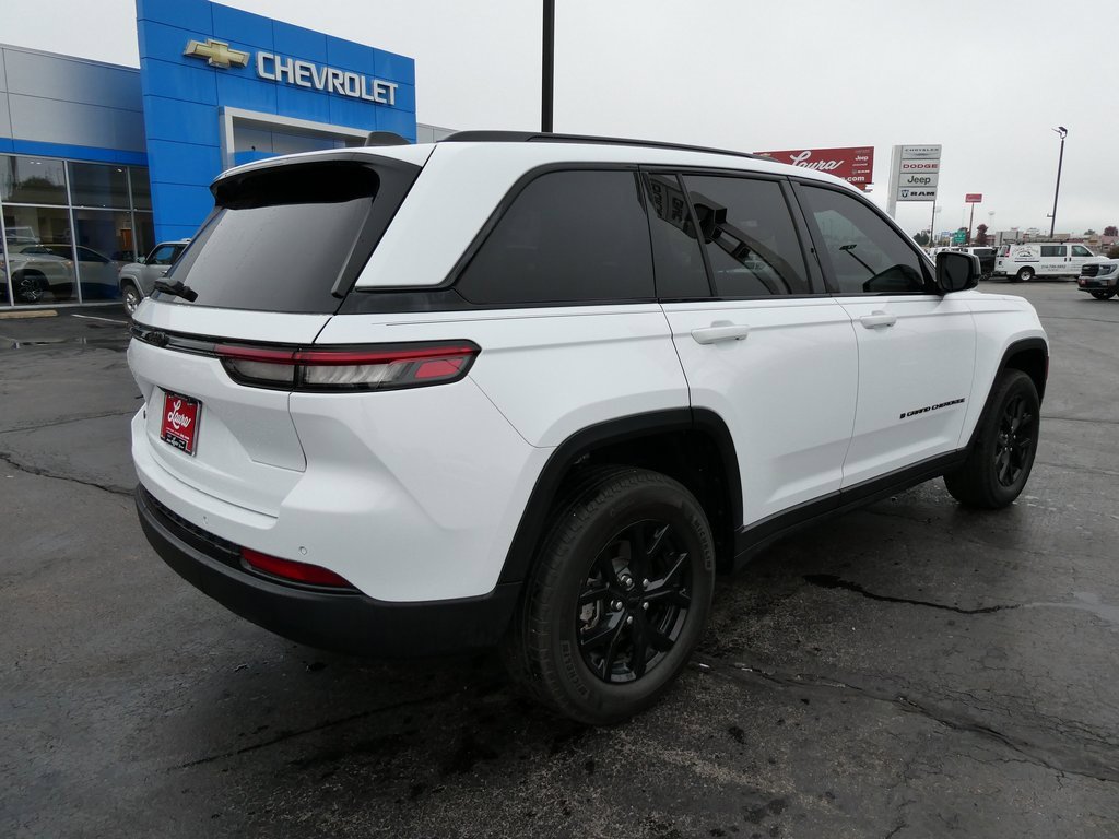 Used 2024 Jeep Grand Cherokee Altitude image 5