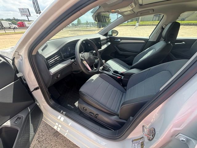 Used 2026 Volkswagen Jetta SE FWD image 11