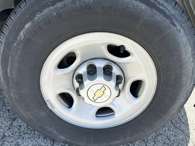 Used 2024 Chevrolet Express 2500 w/ Driver Convenience Package RWD image 20