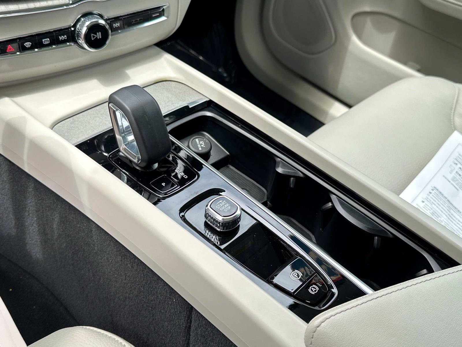 Certified 2024 Volvo XC60 B5 Plus image 24