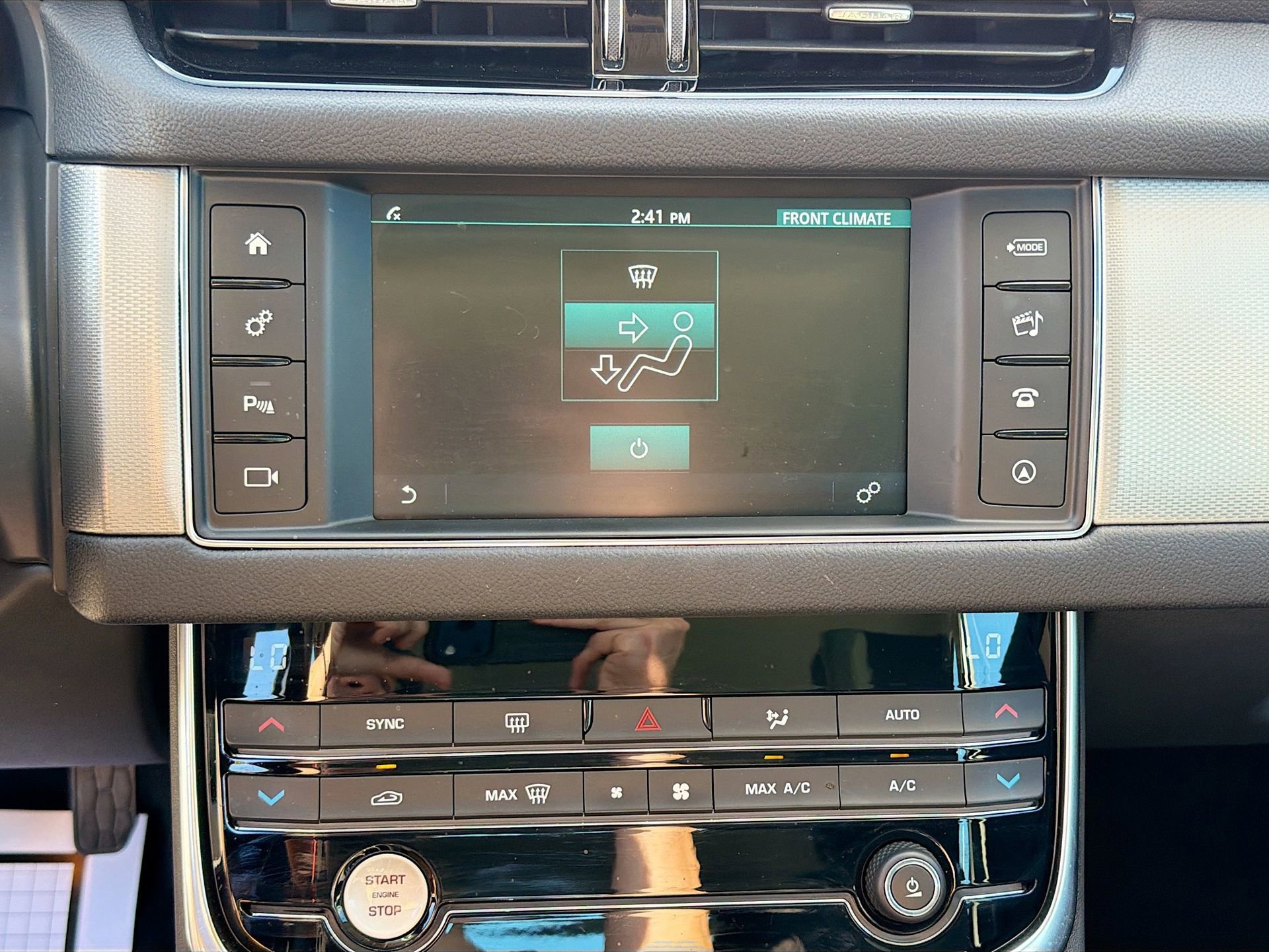 Used 2018 Jaguar XF Premium image 33