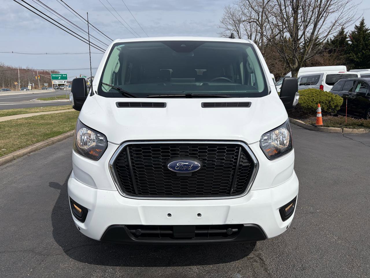 Used 2025 Ford Transit 350 XLT image 3