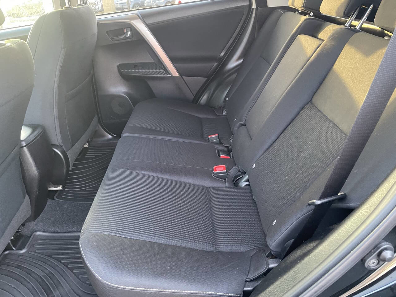 Used 2015 Toyota RAV4 XLE image 19