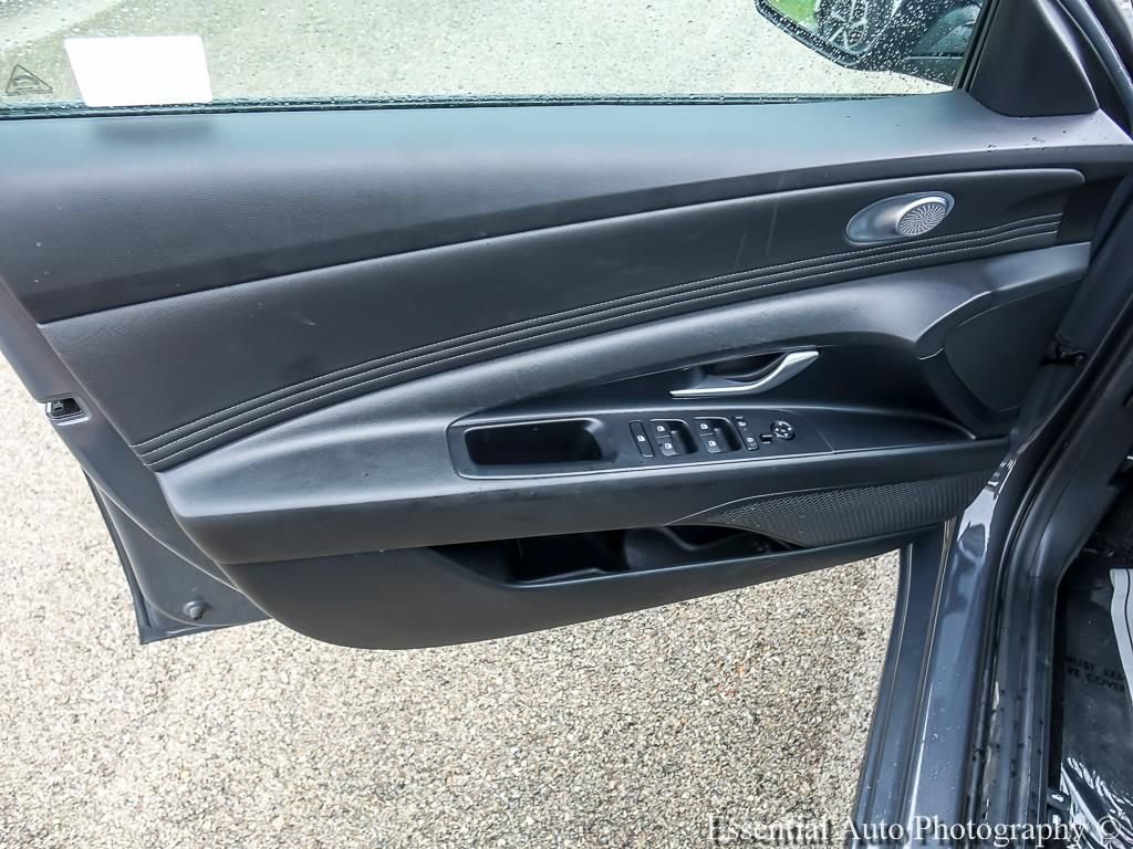 Used 2025 Hyundai Elantra SEL FWD image 22