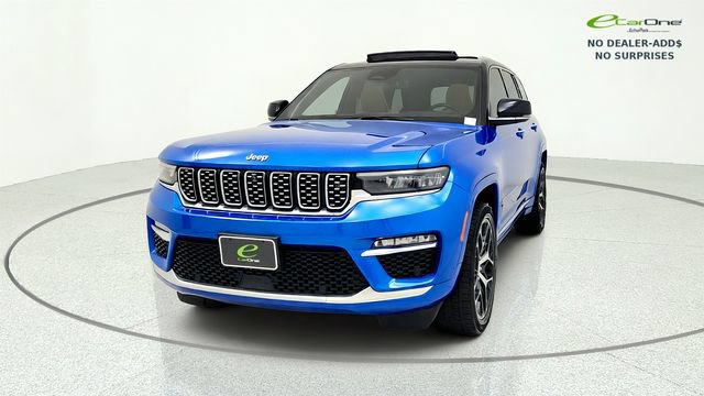Used 2023 Jeep Grand Cherokee Summit AWD/4WD image 3