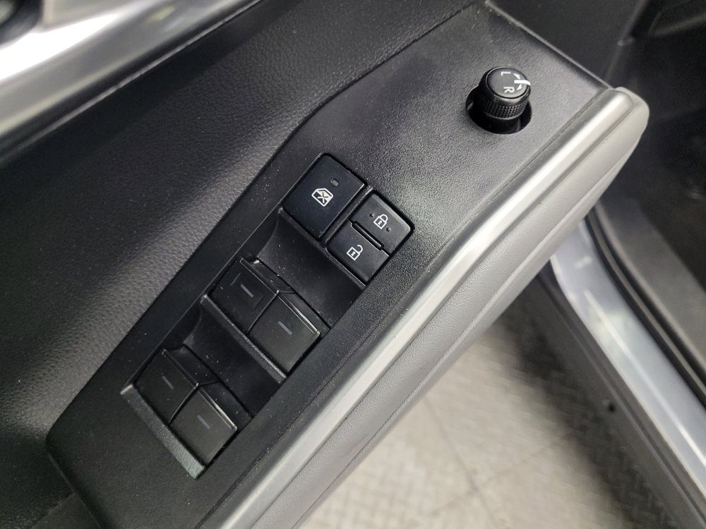 Used 2021 Toyota Highlander XLE FWD image 27
