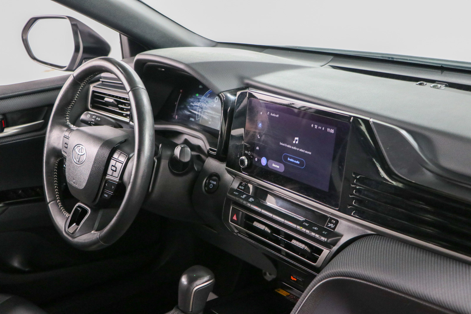 Used 2025 Toyota Camry SE FWD image 25