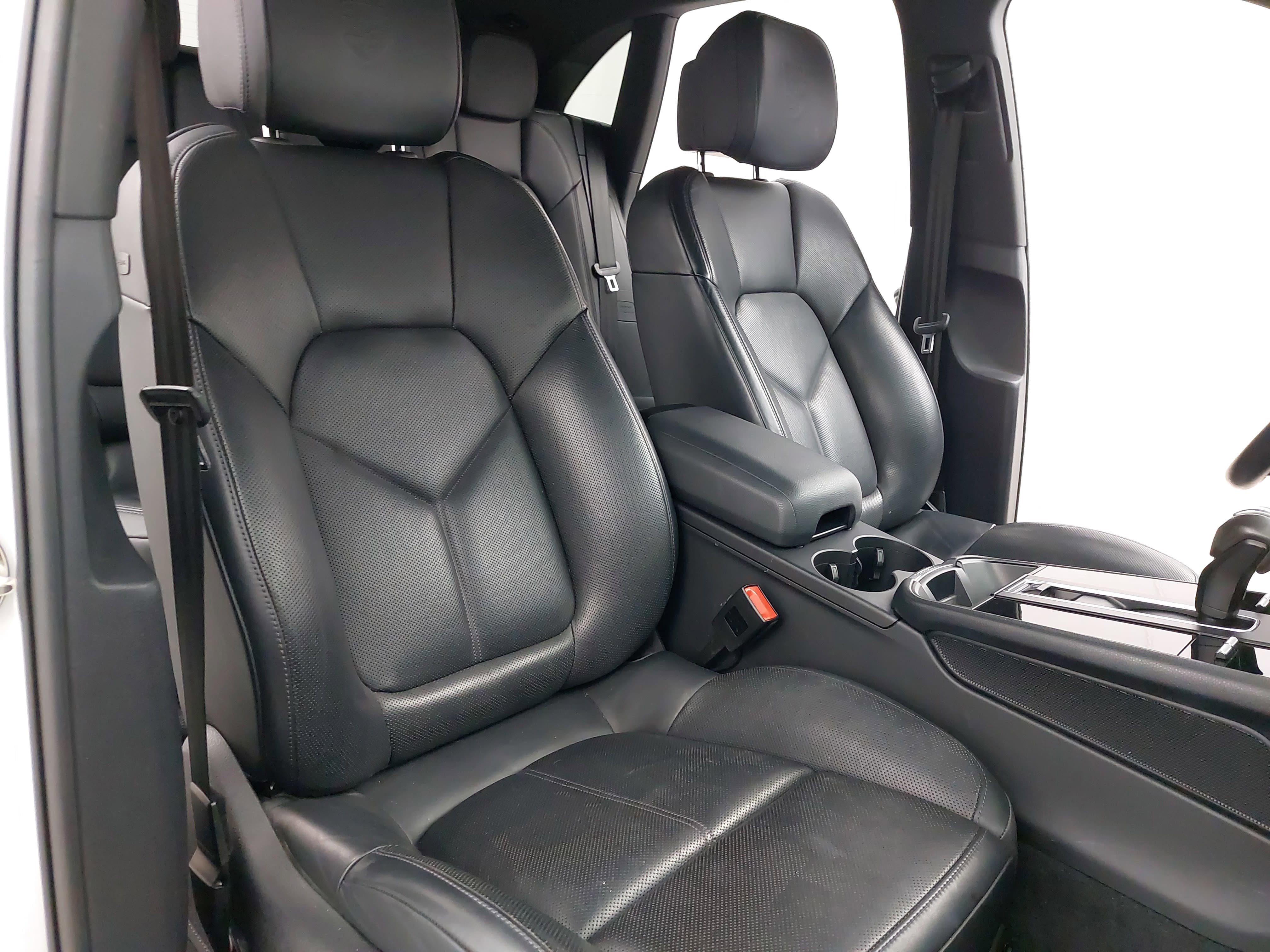 Certified 2023 Porsche Macan AWD/4WD image 12