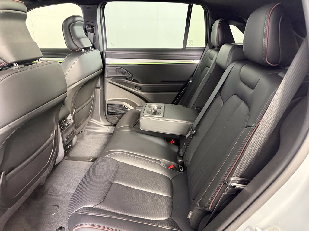 Used 2024 Jeep Wagoneer Launch Edition AWD/4WD image 18