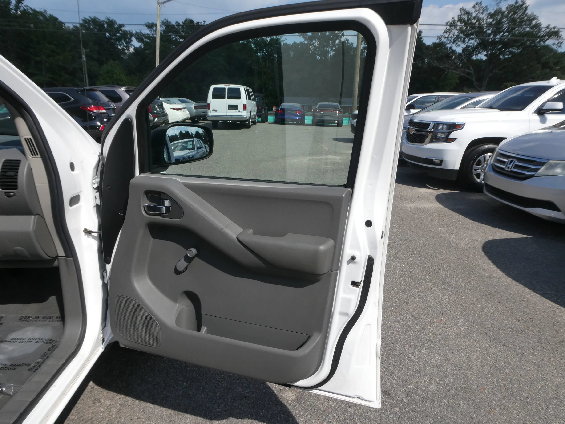 Used 2007 Nissan Frontier XE w/ Preferred Pkg RWD image 20