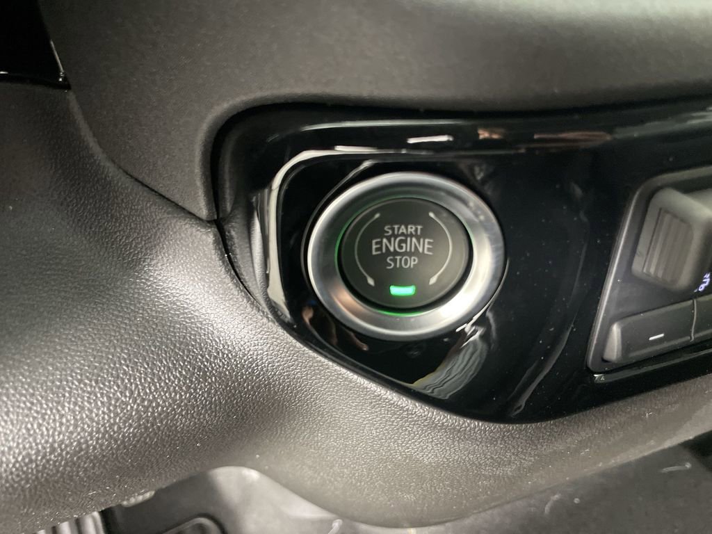 Used 2025 GMC Sierra 1500 SLE image 17