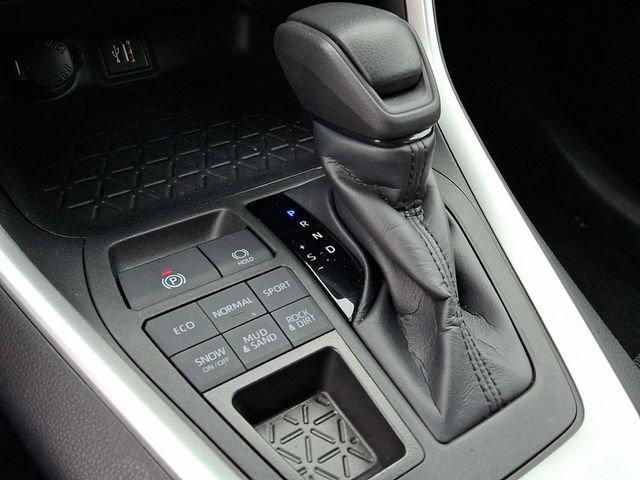 Used 2024 Toyota RAV4 LE image 16