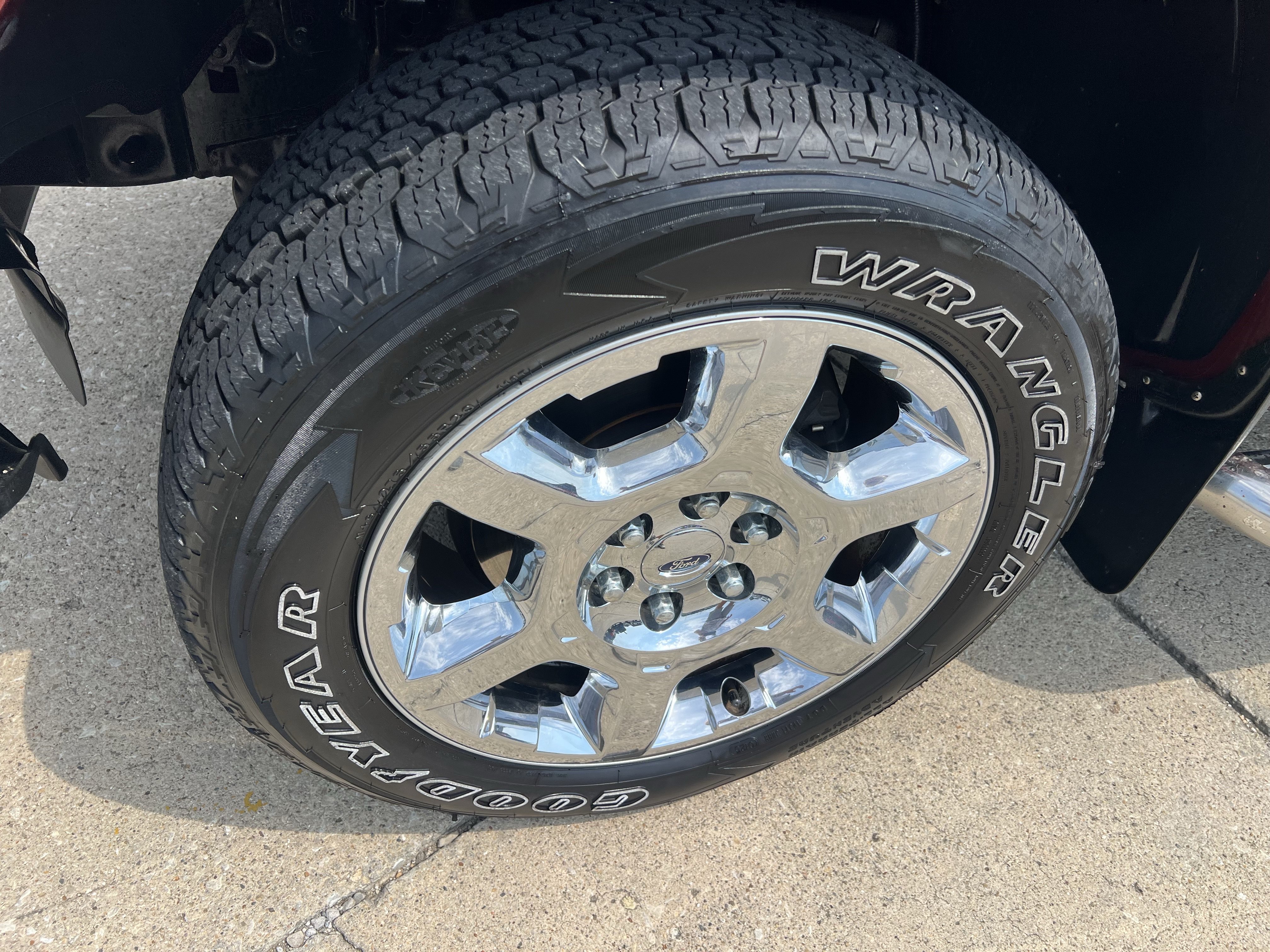 Used 2014 Ford F150 Lariat w/ Lariat Chrome Package AWD/4WD image 2