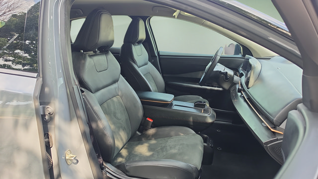 Used 2025 Nissan Ariya AWD image 25