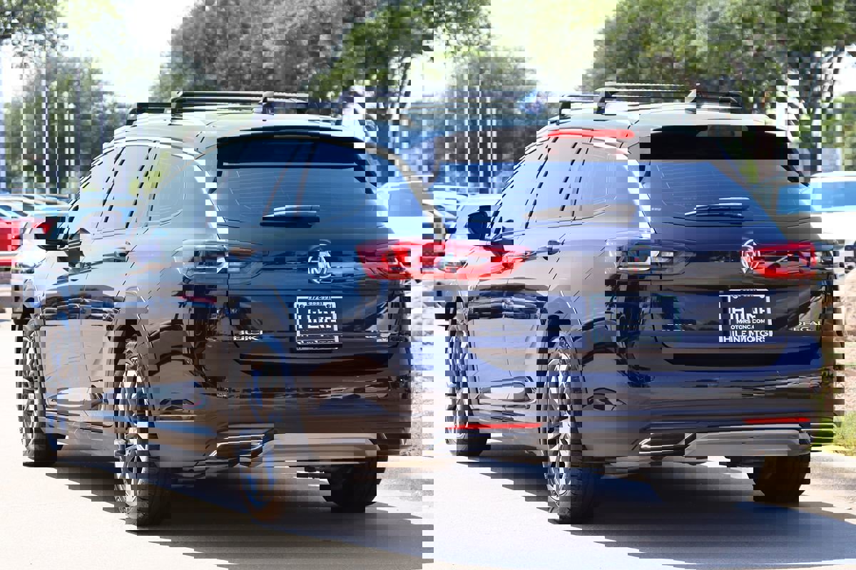 Used 2018 Buick Regal Essence w/ Driver Confidence Package #1 image 6