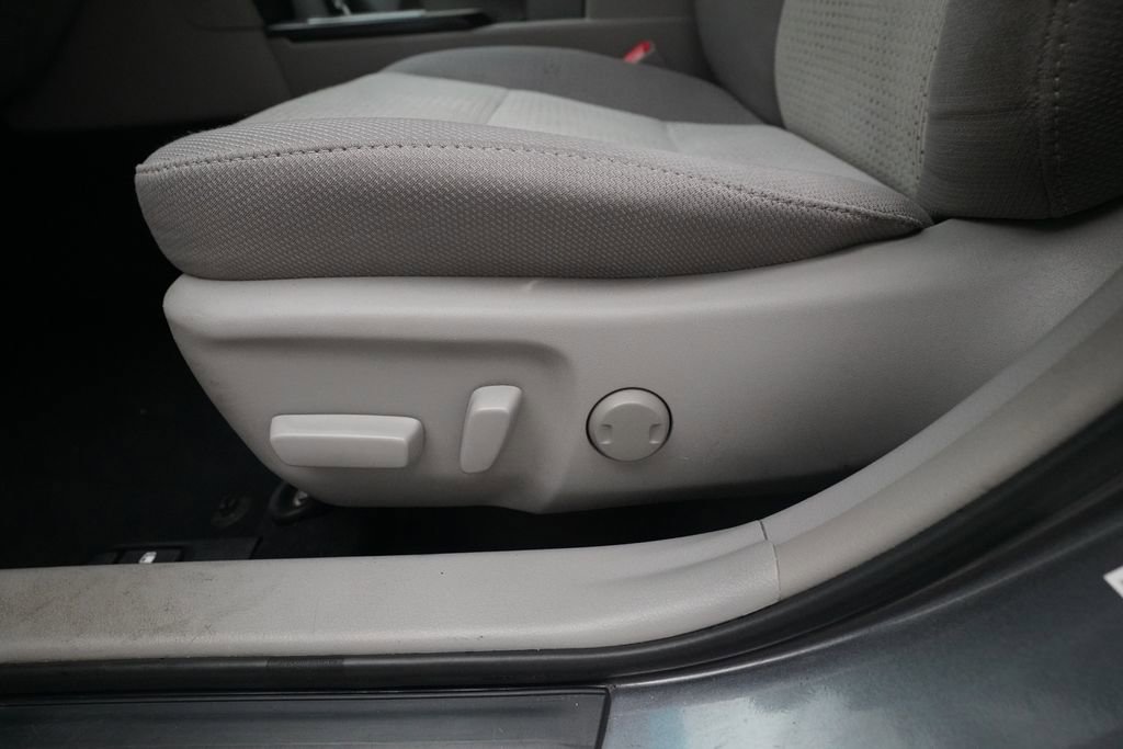 Used 2014 Toyota Camry LE FWD image 28
